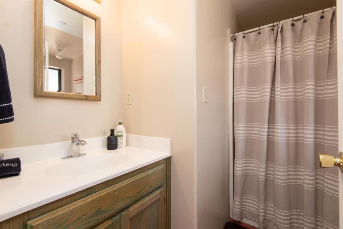 Renovated Lodge - Room 2 With Pool Access Joshua Tree Exterior photo