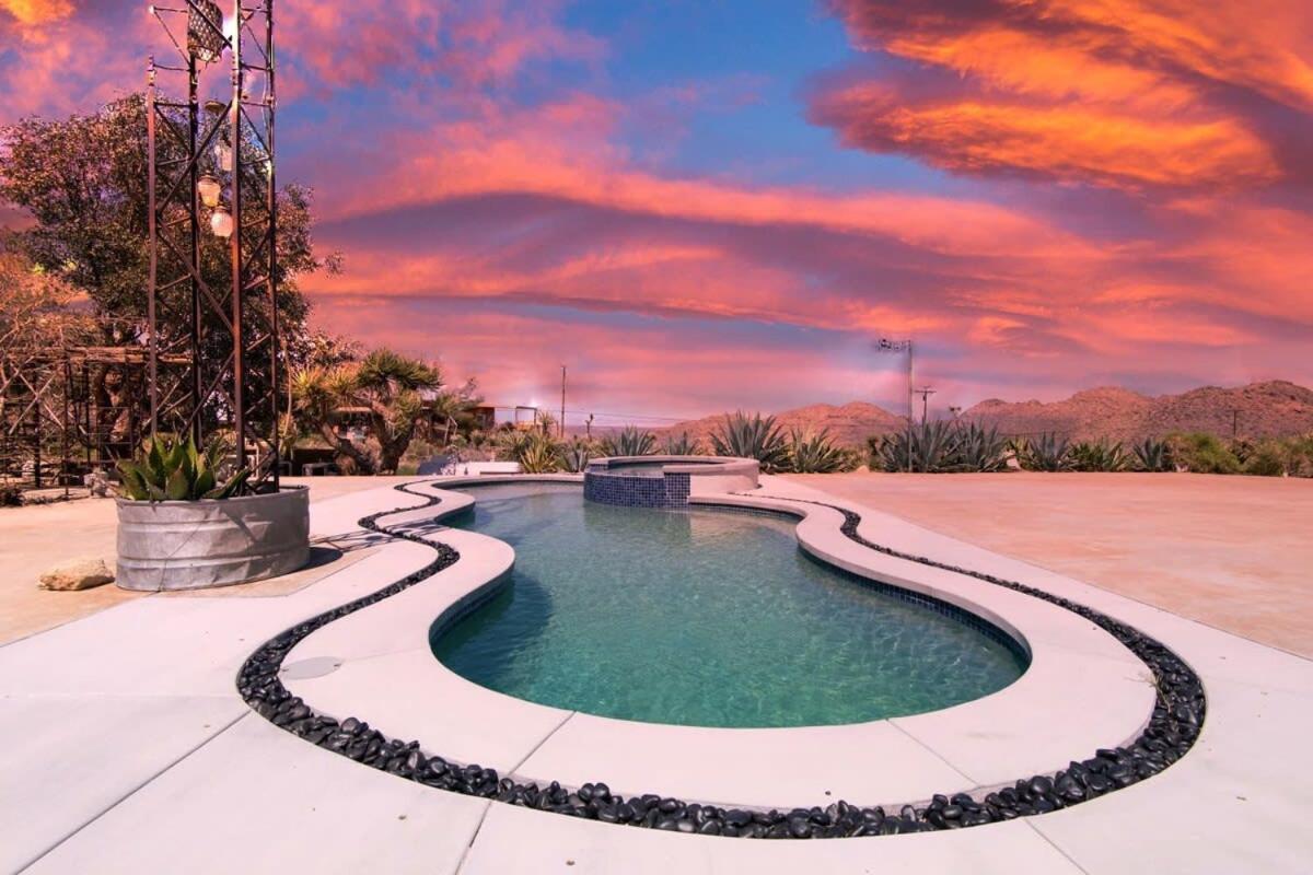 Renovated Lodge - Room 2 With Pool Access Joshua Tree Exterior photo